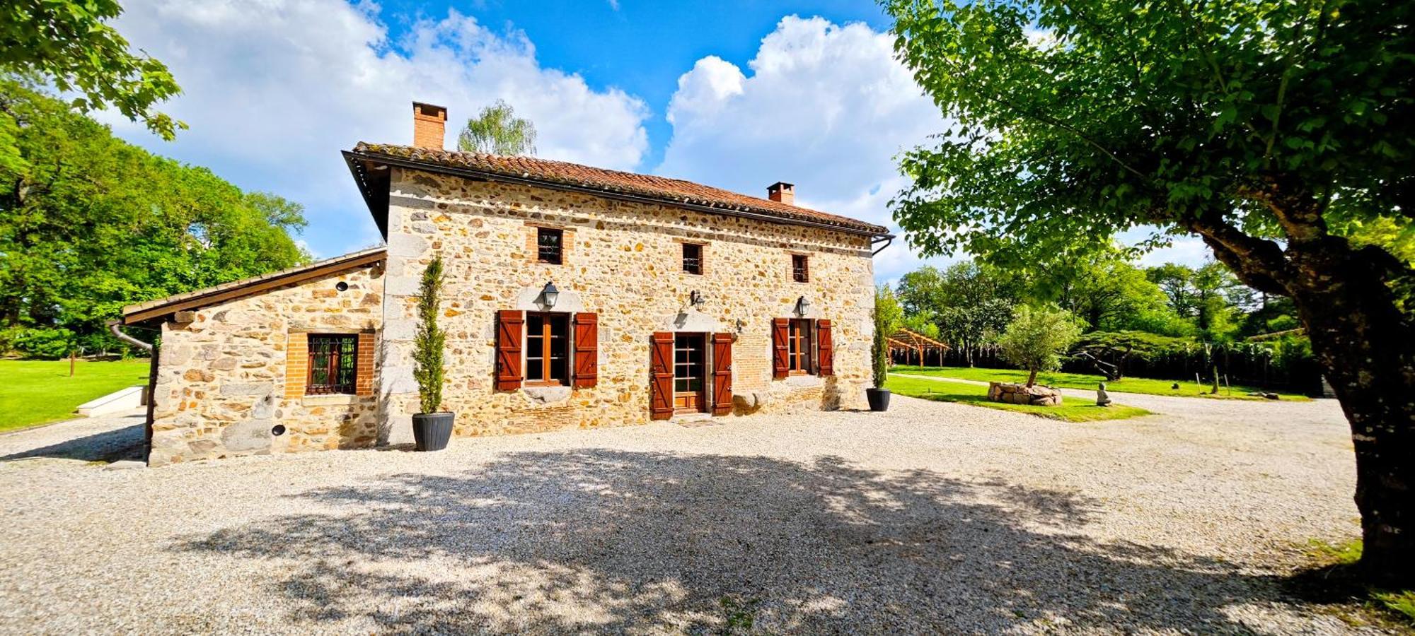 Villa Tagibao Avec Piscine Chauffee Et Spa Lesterps Buitenkant foto