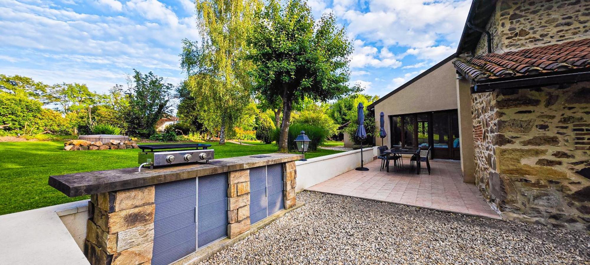 Villa Tagibao Avec Piscine Chauffee Et Spa Lesterps Buitenkant foto