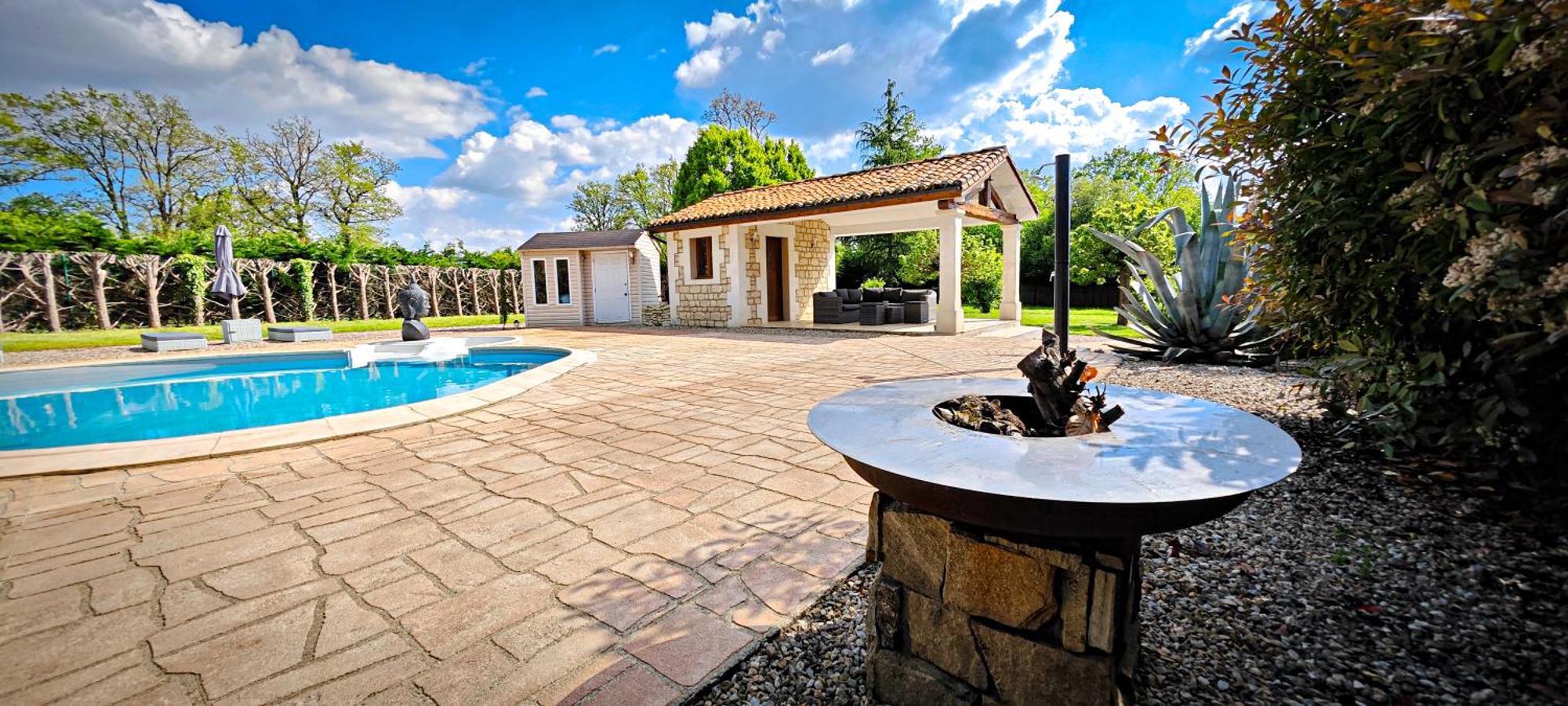 Villa Tagibao Avec Piscine Chauffee Et Spa Lesterps Buitenkant foto